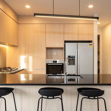 Modern Immaculate Residence In Mount Wellington Окленд Экстерьер фото