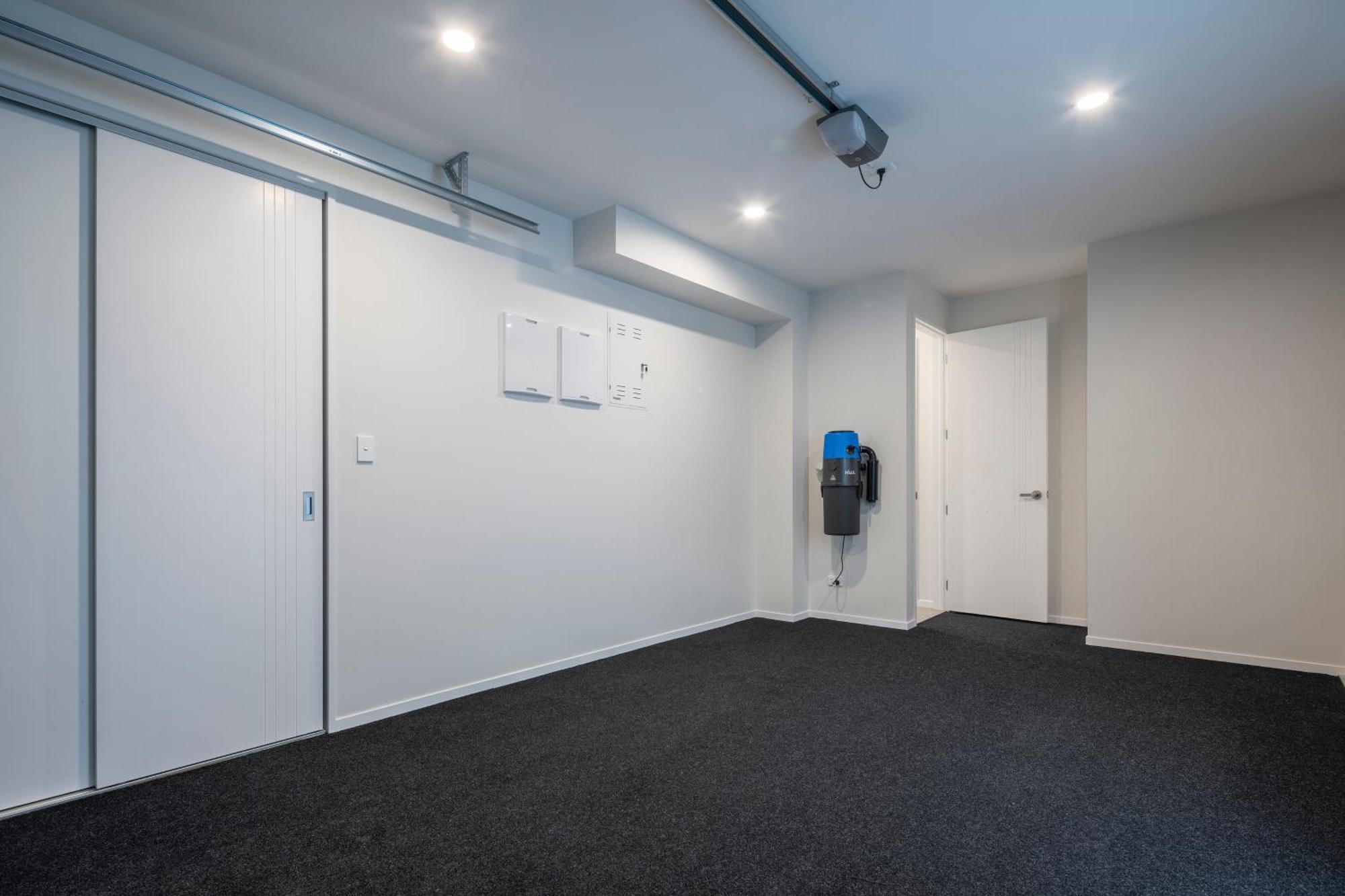 Modern Immaculate Residence In Mount Wellington Окленд Экстерьер фото