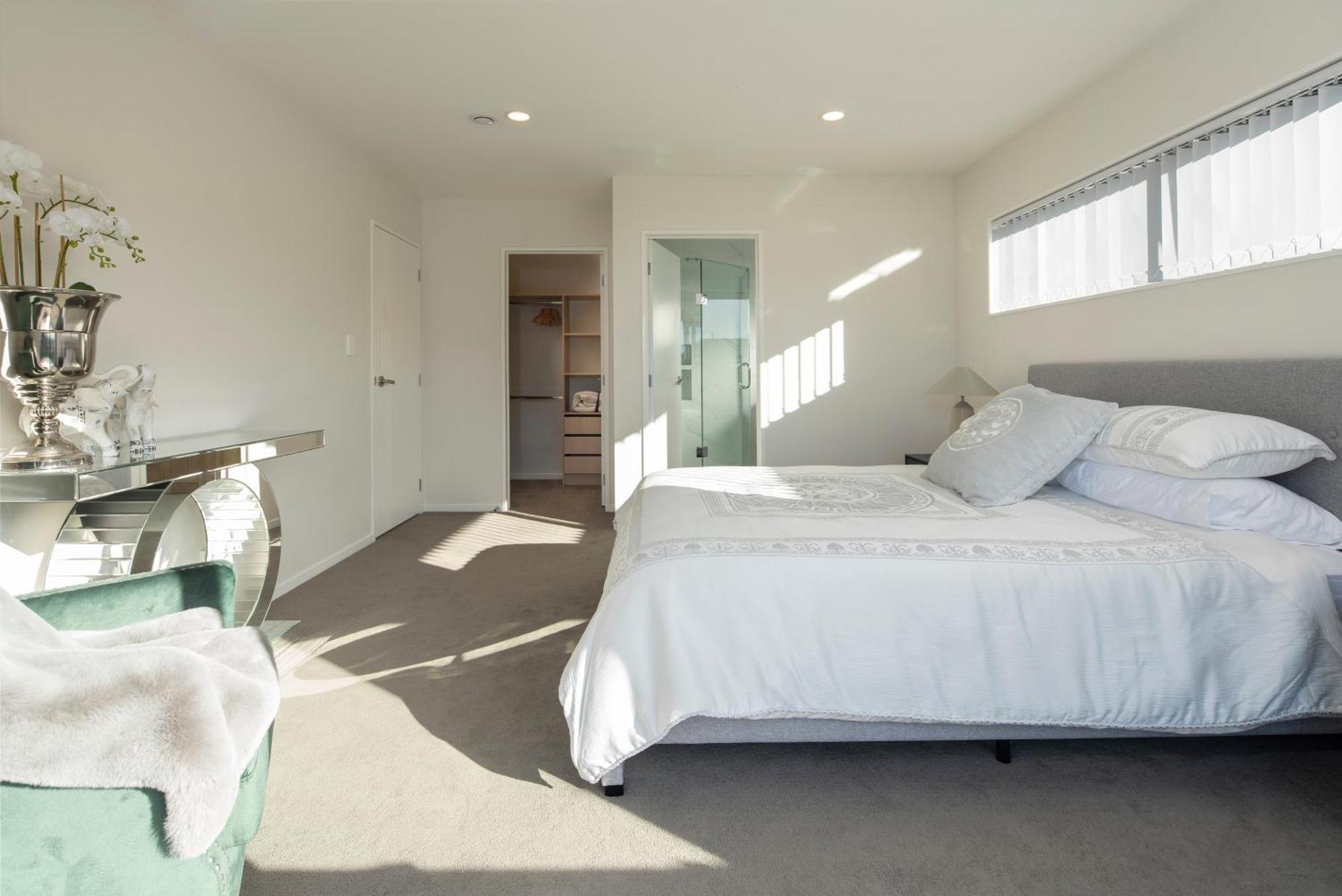 Modern Immaculate Residence In Mount Wellington Окленд Экстерьер фото
