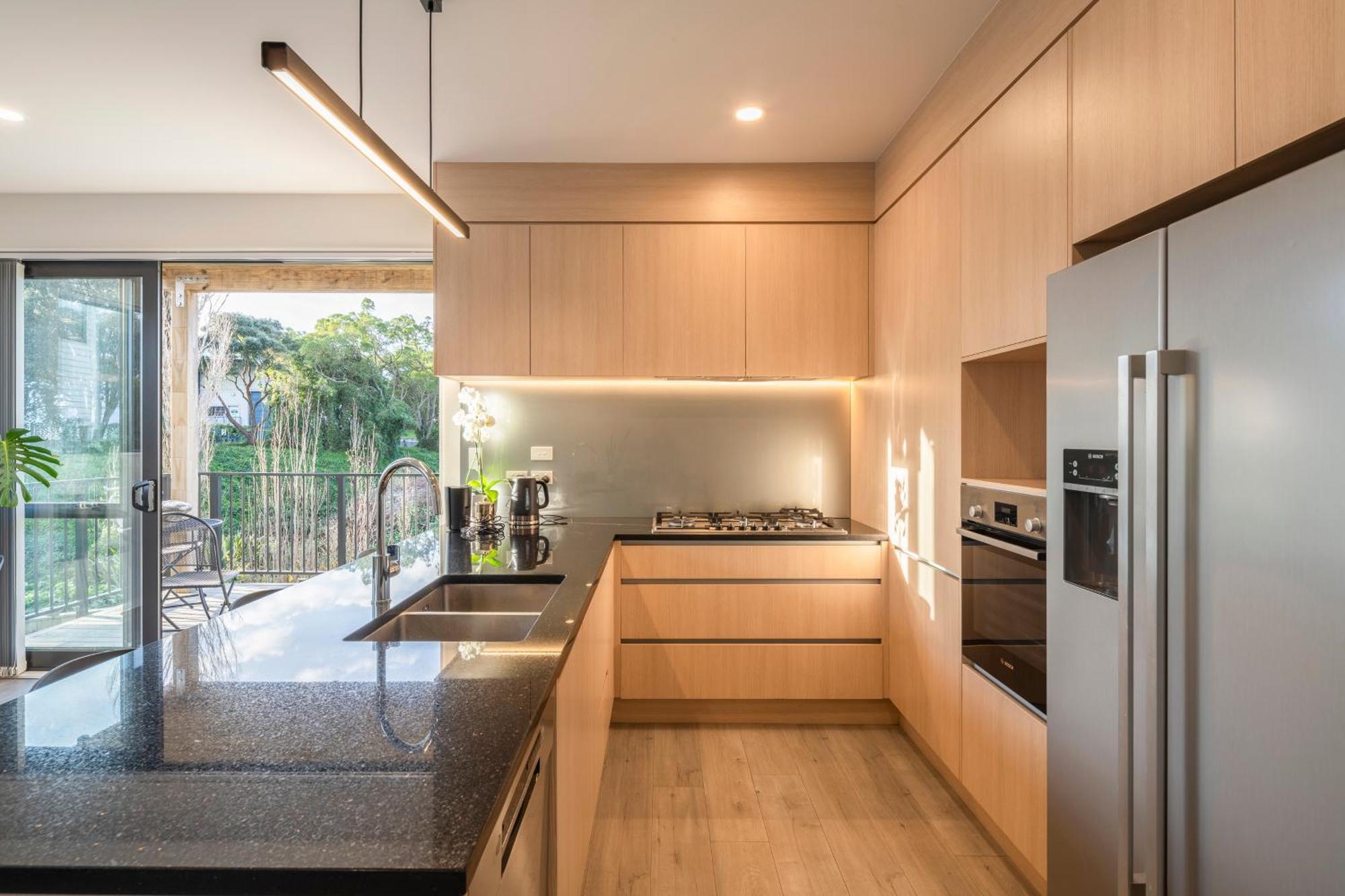 Modern Immaculate Residence In Mount Wellington Окленд Экстерьер фото