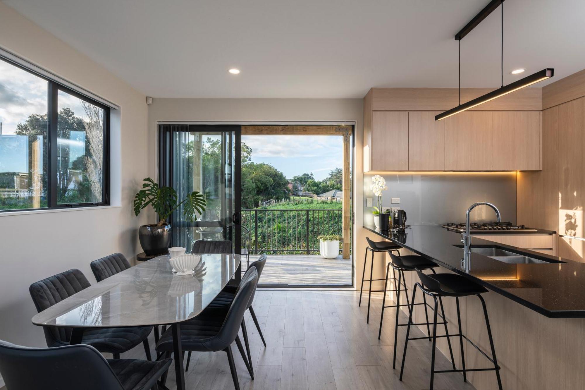 Modern Immaculate Residence In Mount Wellington Окленд Экстерьер фото